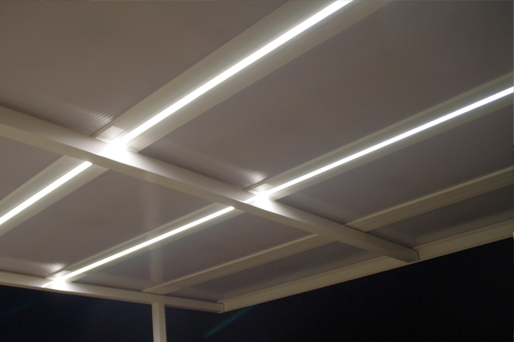 pergola avec sous face de finition et éclairage